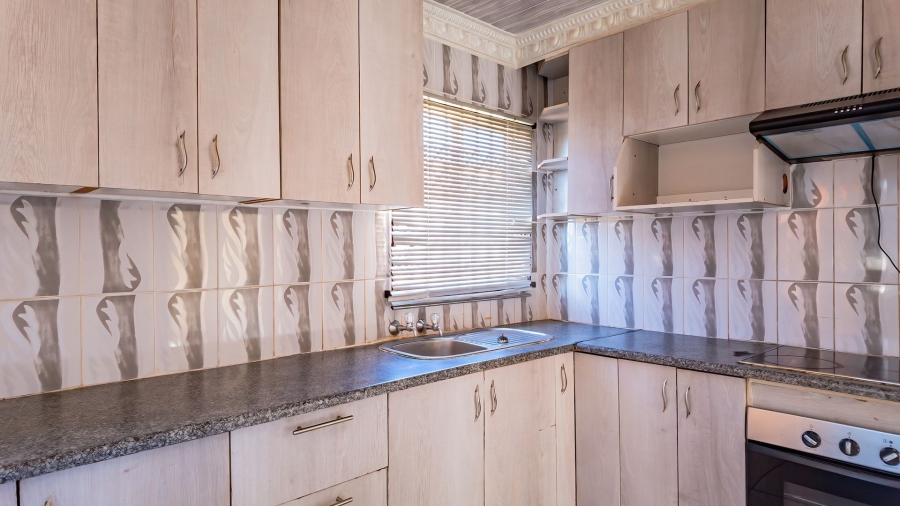 To Let 5 Bedroom Property for Rent in Tlhabane North West